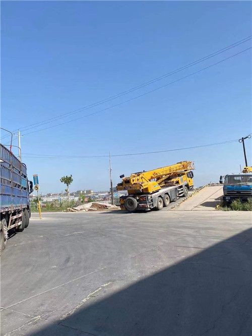 双鸭山市25吨吊车的租赁价格大概是多少？