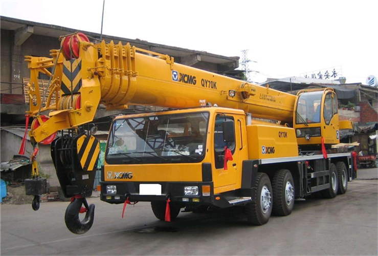 双鸭山市吊车出租选择重点