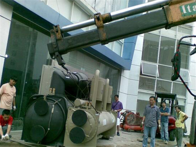 双鸭山市随车吊和汽车吊的核心区别是什么？哪种更省钱？