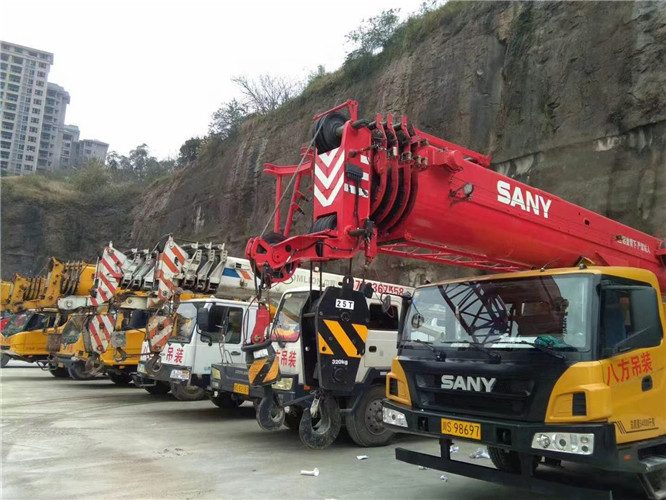 双鸭山市吊车出租按什么计费？台班费、单次费、里程费怎么算？